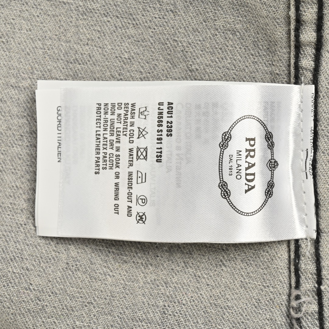 Prada/普拉达 多口袋水洗牛仔外套 Prada/普拉达 多口袋水洗牛仔外套