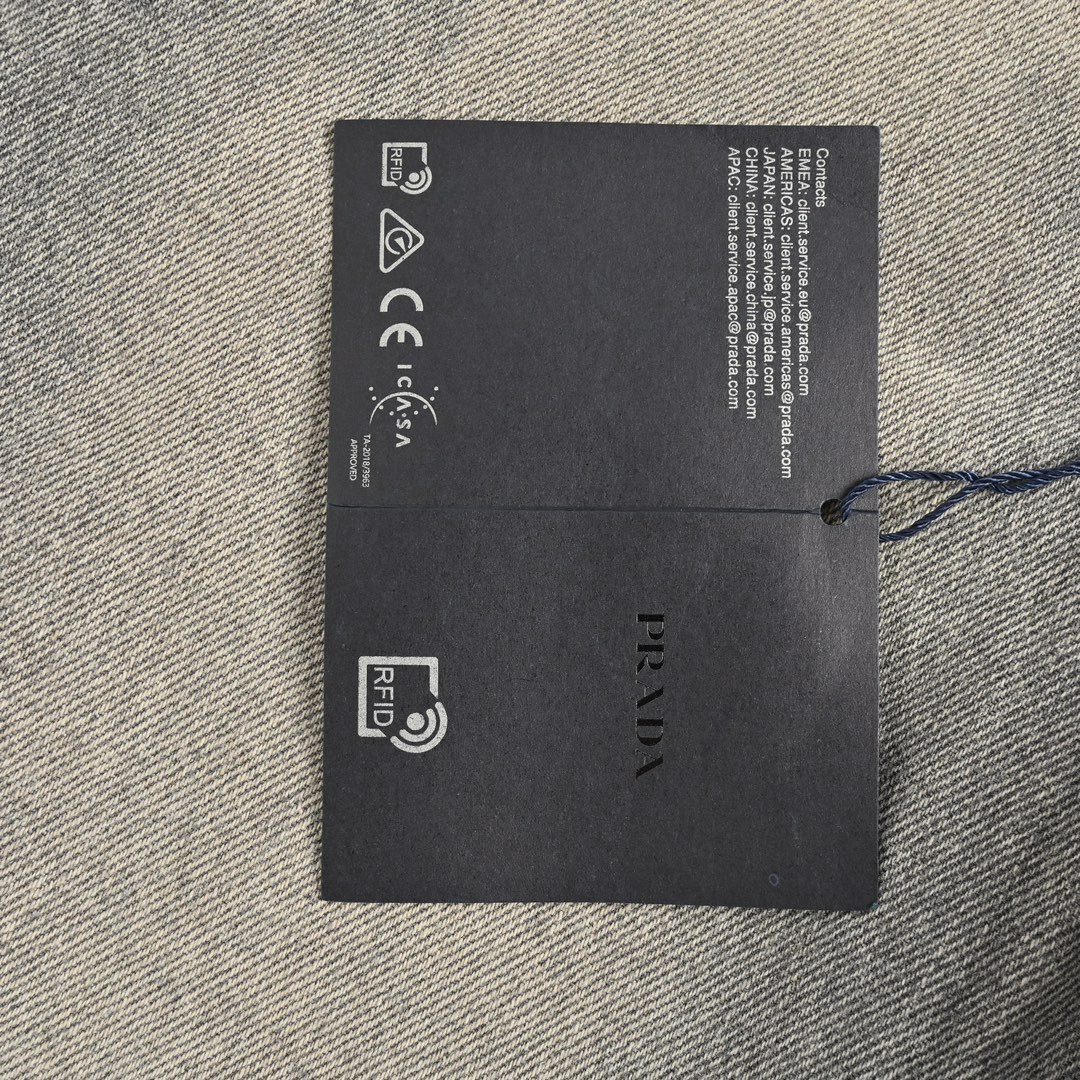 Prada/普拉达 多口袋水洗牛仔外套 Prada/普拉达 多口袋水洗牛仔外套