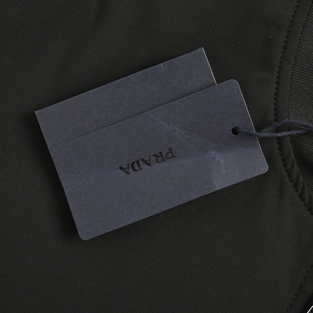 Prada /普拉达 24Fw 三角标背后烫钻字母夹克外套