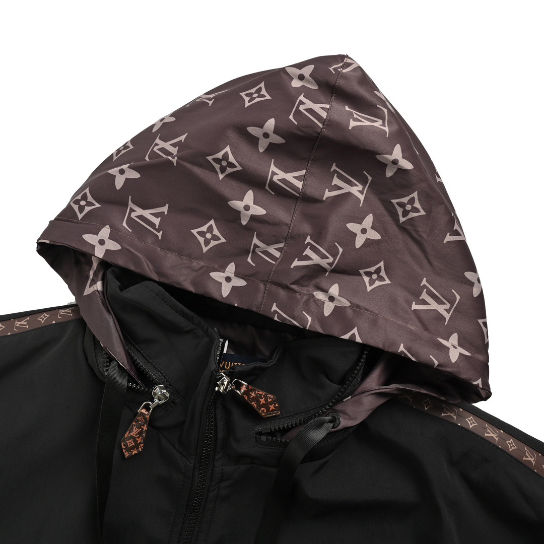 Louis Vuitton/路易威登 24Fw 老花拼接风衣拉链外套-High Quatity Cheap Brand wholesale wholesaler seller Clothes Bags handbags Sneakers Top Fashion Clothing Shoes from China Factory Chinese suppliers best Quality Beautiful Price Louis Vuitton/路易威登 24Fw 老花拼接风衣拉链外套