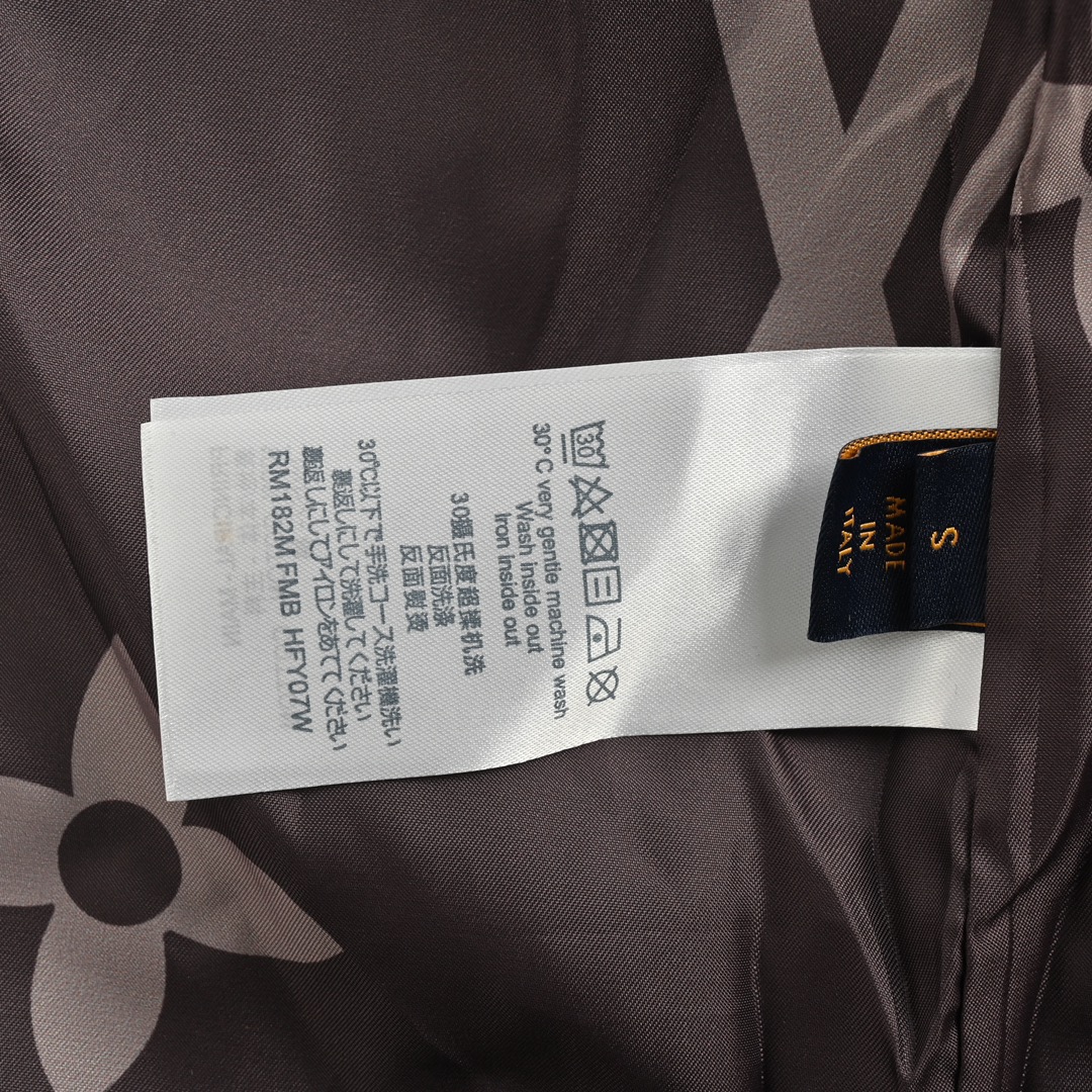 Louis Vuitton/路易威登 24Fw 老花拼接风衣拉链外套-High Quatity Cheap Brand wholesale wholesaler seller Clothes Bags handbags Sneakers Top Fashion Clothing Shoes from China Factory Chinese suppliers best Quality Beautiful Price Louis Vuitton/路易威登 24Fw 老花拼接风衣拉链外套