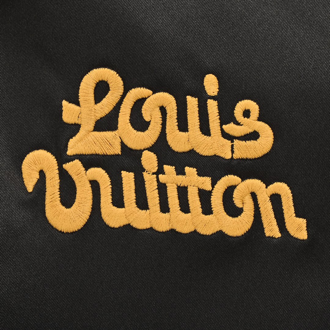 Louis Vuitton & Tyler 24Fw 老花可拆卸羊羔绒领夹克外套-High Quatity Cheap Brand wholesale wholesaler seller Clothes Bags handbags Sneakers Top Fashion Clothing Shoes from China Factory Chinese suppliers best Quality Beautiful Price Louis Vuitton & Tyler 24Fw 老花可拆卸羊羔绒领夹克外套
