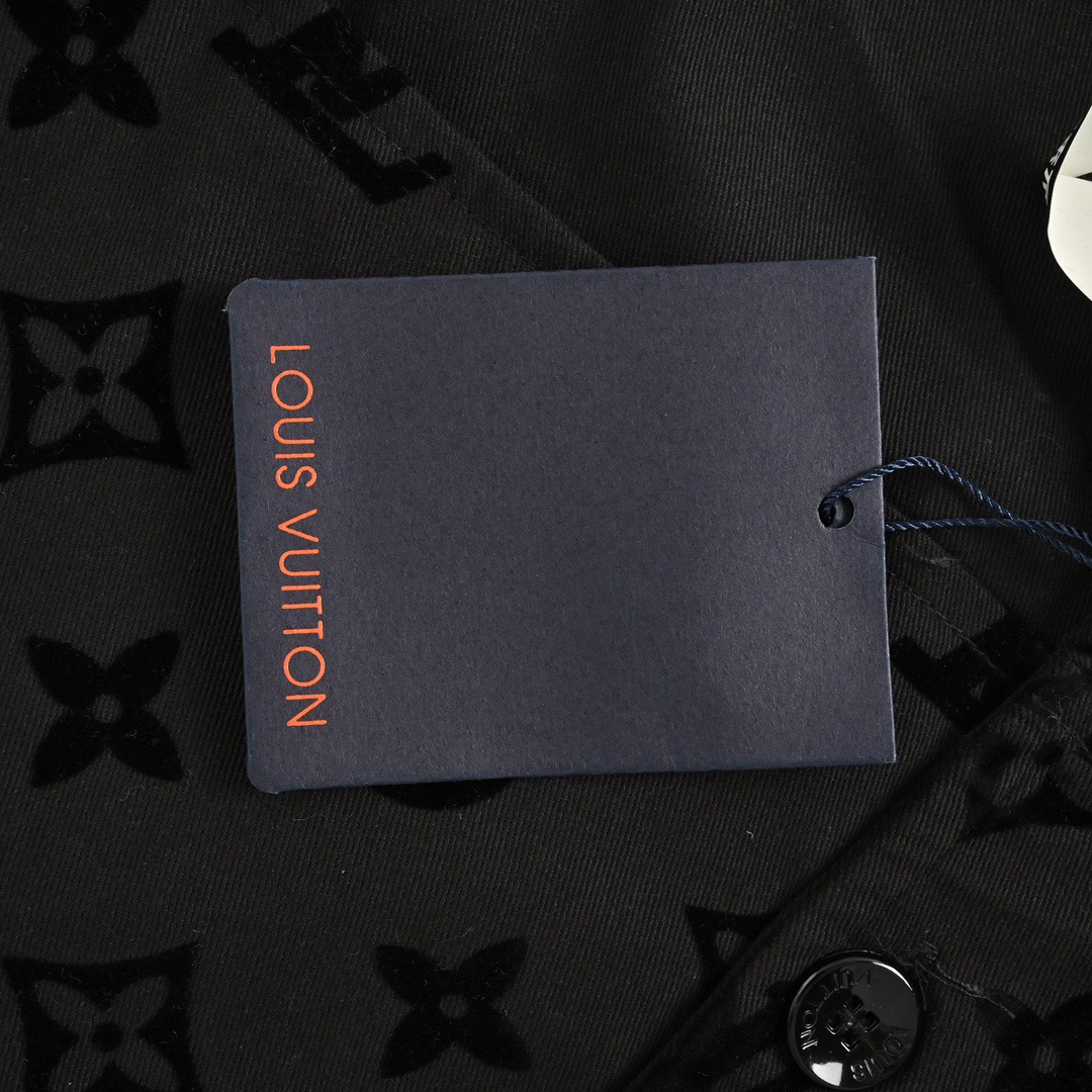 Louis Vuitton/路易威登 24Fw 老花植绒拼接衬衫外套-High Quatity Cheap Brand wholesale wholesaler seller Clothes Bags handbags Sneakers Top Fashion Clothing Shoes from China Factory Chinese suppliers best Quality Beautiful Price Louis Vuitton/路易威登 24Fw 老花植绒拼接衬衫外套
