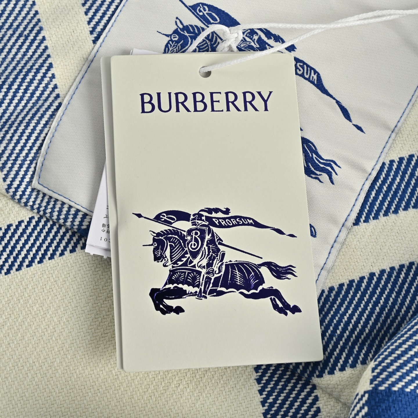 Burberry/巴宝莉 斜格条纹对格经典外套-High Quatity Cheap Brand wholesale wholesaler seller Clothes Bags handbags Sneakers Top Fashion Clothing Shoes from China Factory Chinese suppliers best Quality Beautiful Price Burberry/巴宝莉 斜格条纹对格经典外套
