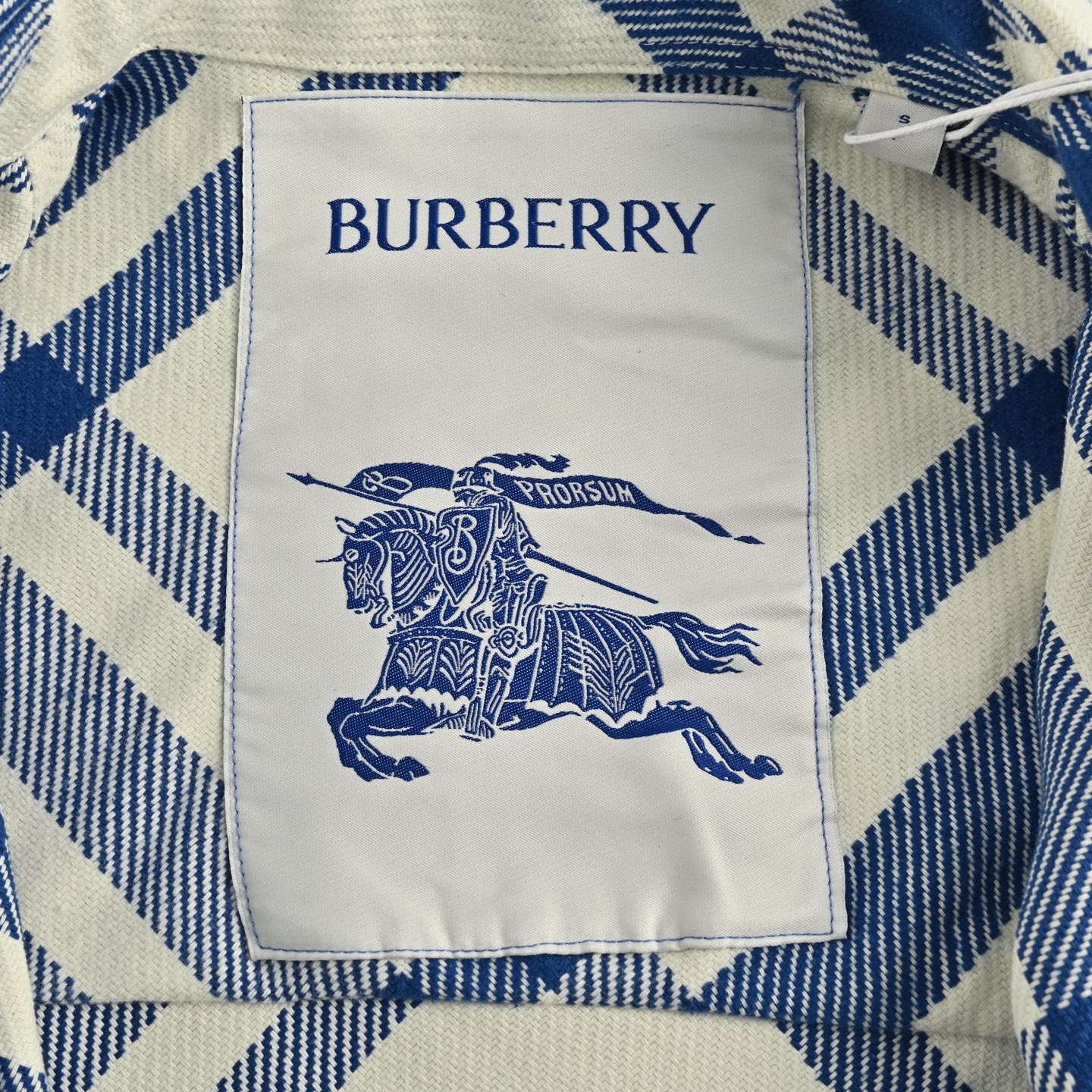 Burberry/巴宝莉 斜格条纹对格经典外套-High Quatity Cheap Brand wholesale wholesaler seller Clothes Bags handbags Sneakers Top Fashion Clothing Shoes from China Factory Chinese suppliers best Quality Beautiful Price Burberry/巴宝莉 斜格条纹对格经典外套