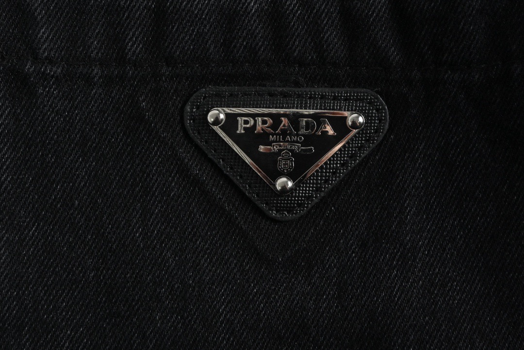 Prada/普拉达 水洗三角标牛仔衬衫-High Quatity Cheap Brand wholesale wholesaler seller Clothes Bags handbags Sneakers Top Fashion Clothing Shoes from China Factory Chinese suppliers best Quality Beautiful Price Prada/普拉达 水洗三角标牛仔衬衫