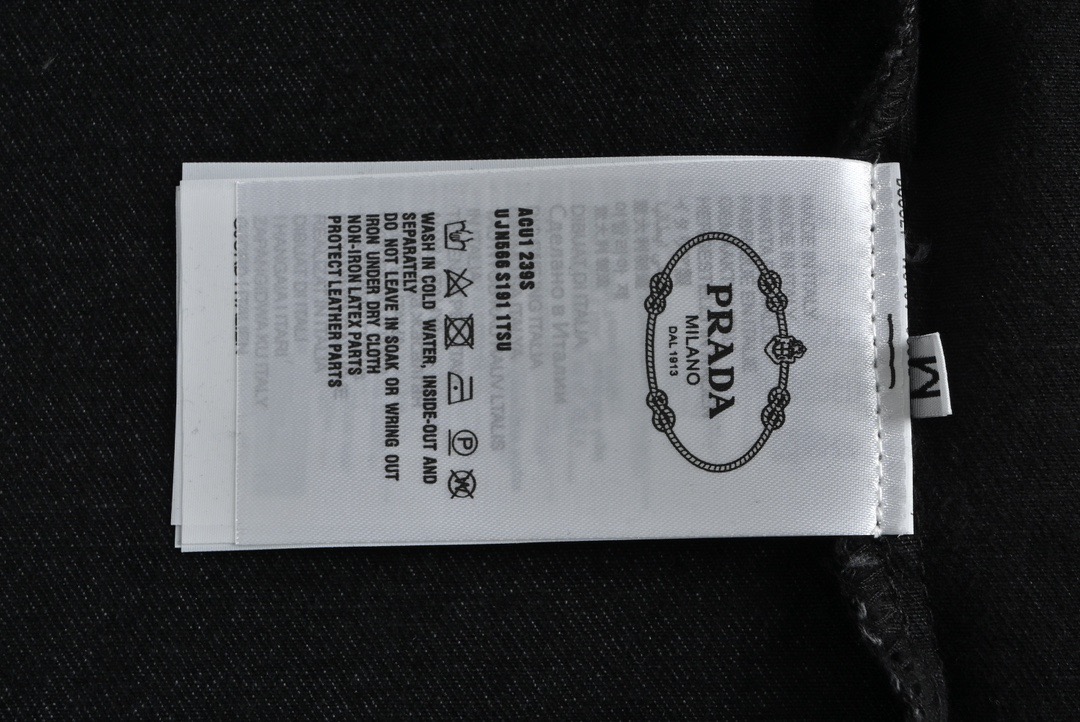 Prada/普拉达 水洗三角标牛仔衬衫-High Quatity Cheap Brand wholesale wholesaler seller Clothes Bags handbags Sneakers Top Fashion Clothing Shoes from China Factory Chinese suppliers best Quality Beautiful Price Prada/普拉达 水洗三角标牛仔衬衫