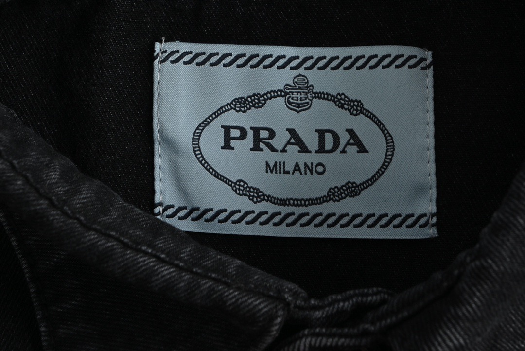 Prada/普拉达 水洗三角标牛仔衬衫-High Quatity Cheap Brand wholesale wholesaler seller Clothes Bags handbags Sneakers Top Fashion Clothing Shoes from China Factory Chinese suppliers best Quality Beautiful Price Prada/普拉达 水洗三角标牛仔衬衫