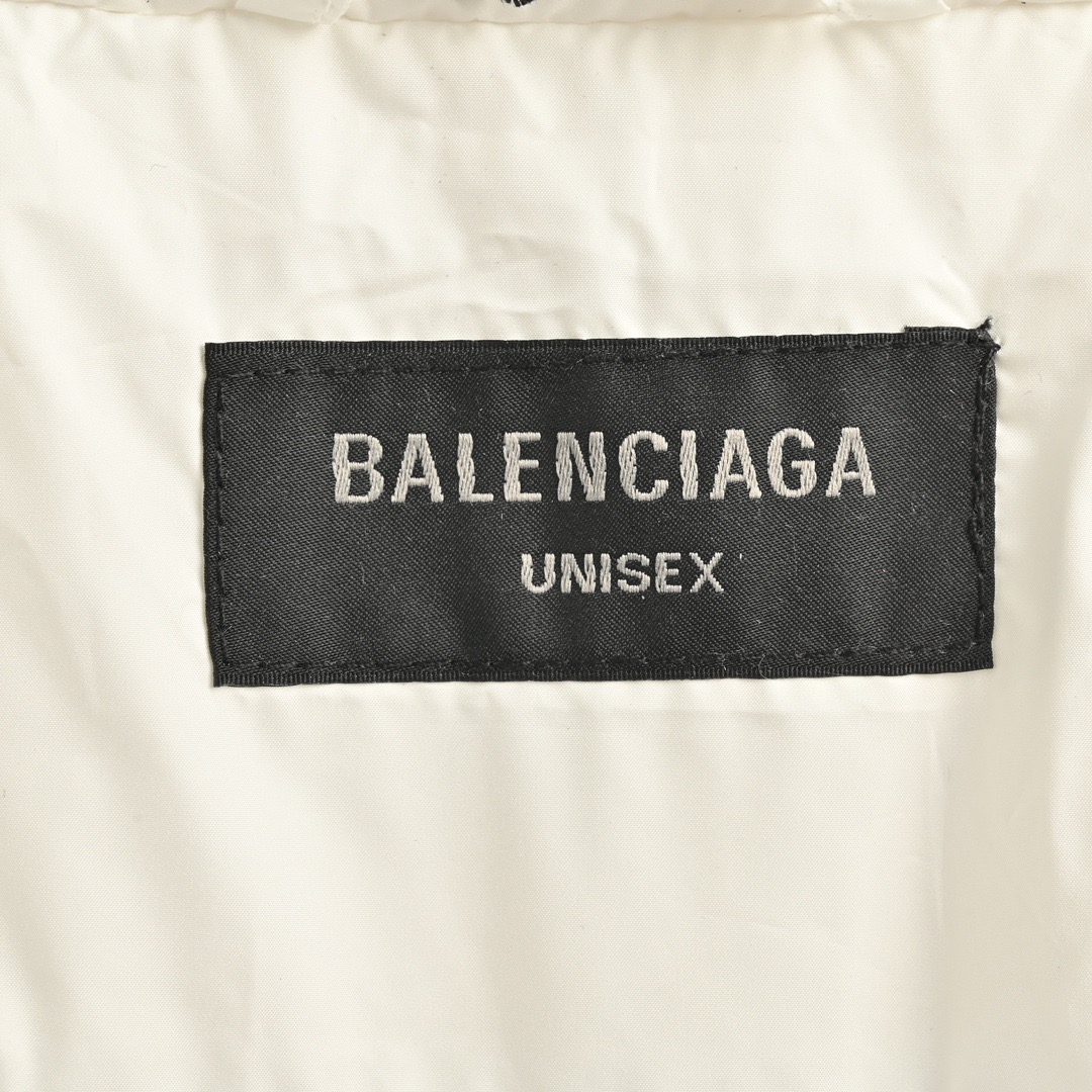 Balenciaga/巴黎世家 24Fw 后背火焰轮廓羽绒马甲 Balenciaga/巴黎世家 24Fw 后背火焰轮廓羽绒马甲