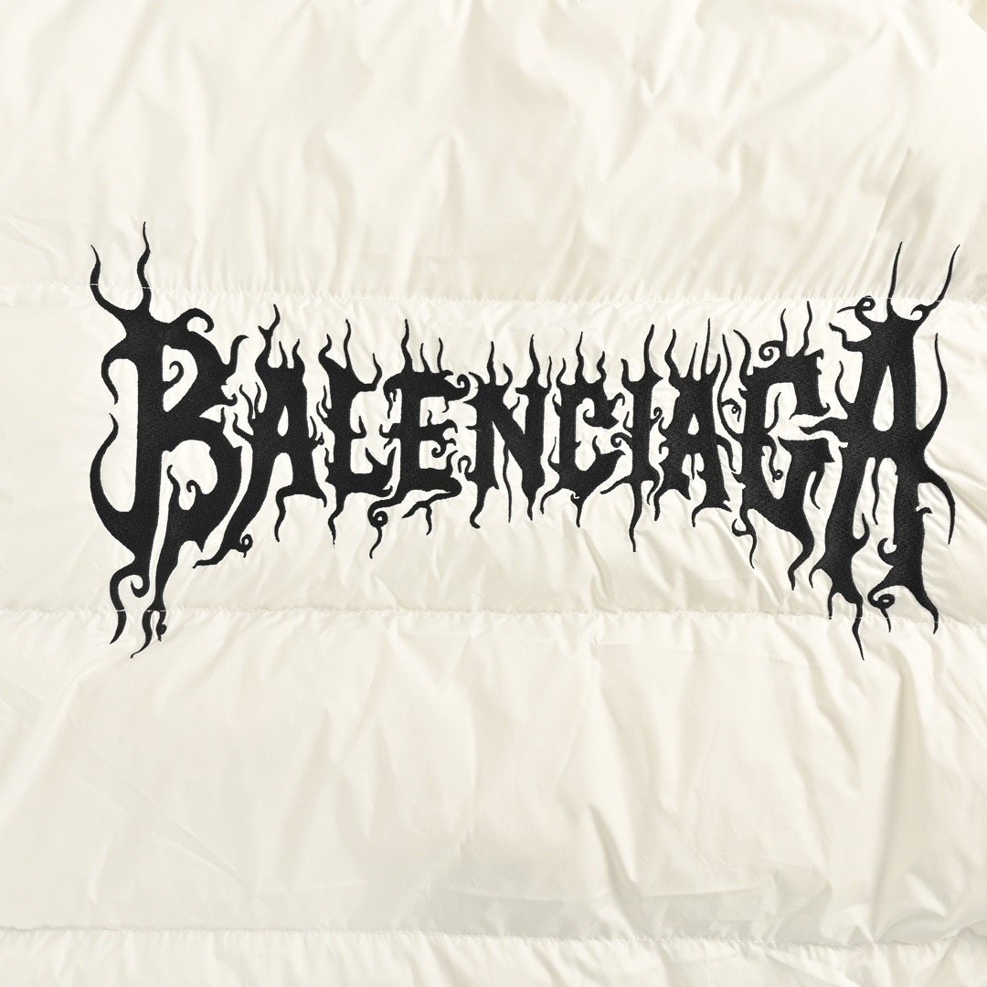 Balenciaga/巴黎世家 24Fw 后背火焰轮廓羽绒马甲 Balenciaga/巴黎世家 24Fw 后背火焰轮廓羽绒马甲