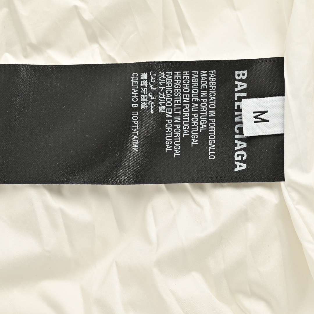 Balenciaga/巴黎世家 24Fw 后背火焰轮廓羽绒马甲 Balenciaga/巴黎世家 24Fw 后背火焰轮廓羽绒马甲