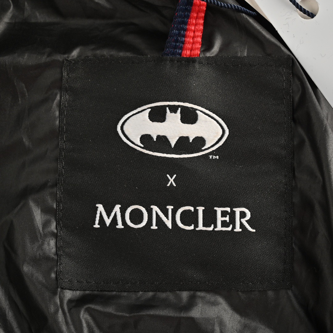 Moncler/蒙口 24Fw 蝙蝠侠标识羽绒服 Moncler/蒙口 24Fw 蝙蝠侠标识羽绒服