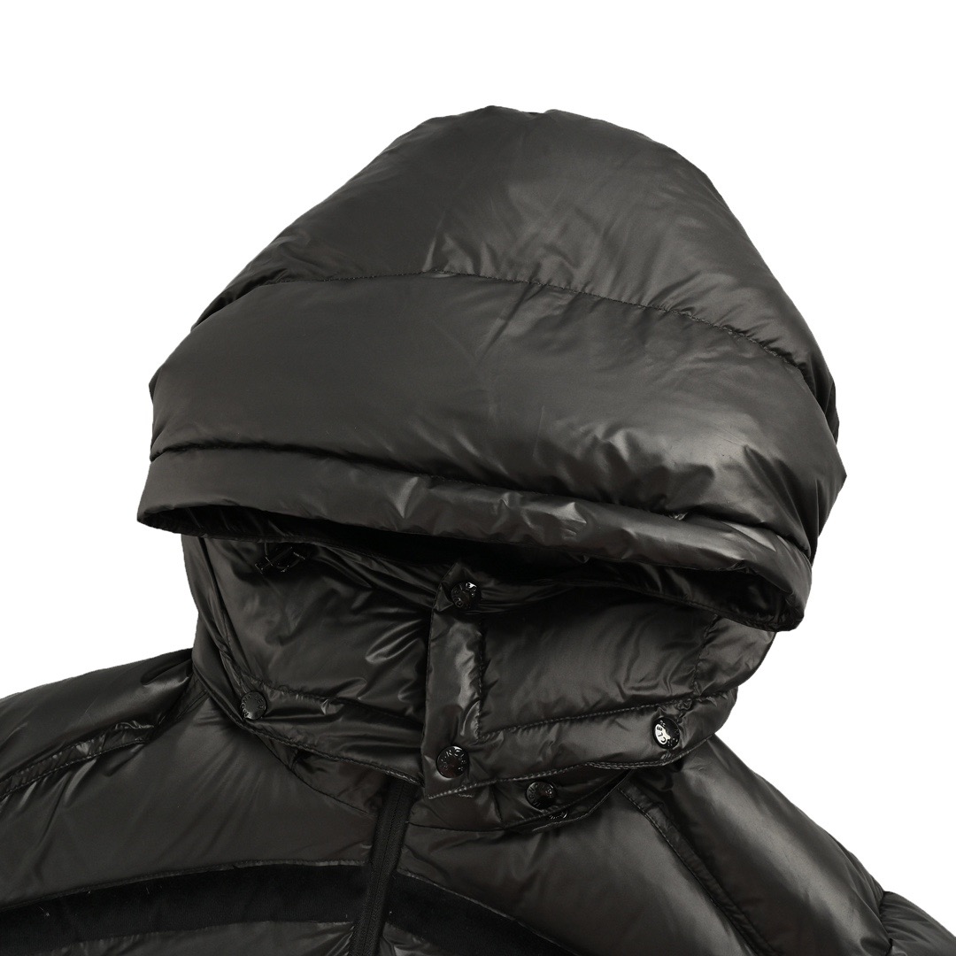 Moncler/蒙口 24Fw 蝙蝠侠标识羽绒服 Moncler/蒙口 24Fw 蝙蝠侠标识羽绒服