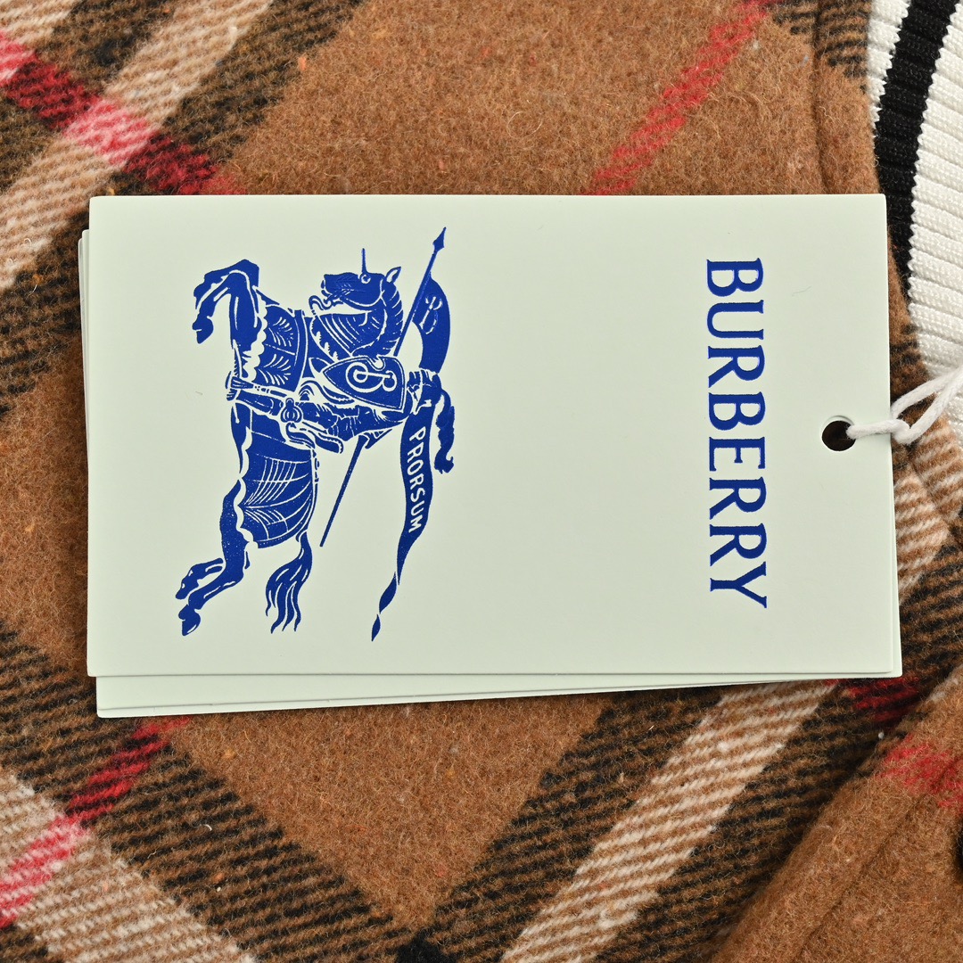 Burberry/巴宝莉 24Fw 条纹刺绣战马拼接棒球服外套