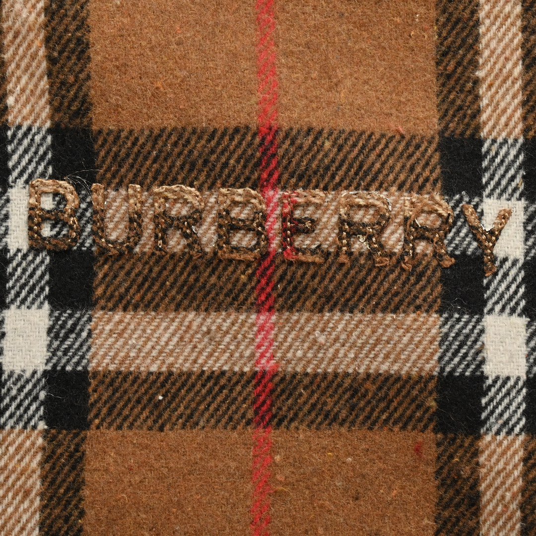 Burberry/巴宝莉 24Fw 条纹刺绣战马拼接棒球服外套