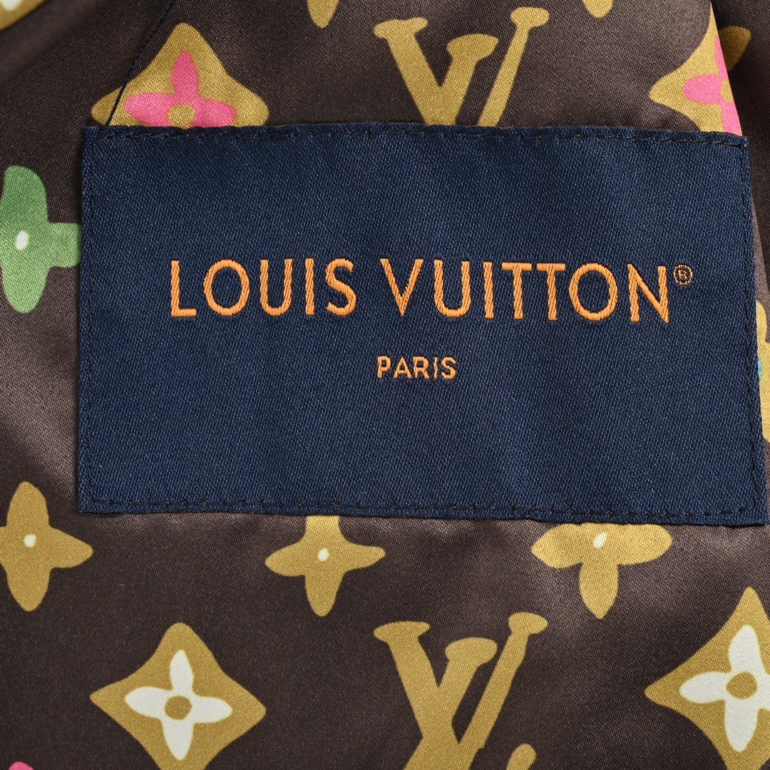 Louis Vuitton/路易威登 24Fw Tyler联名款花卉毛巾绣棒球服外套-莆田鞋,莆田鞋货源,高仿鞋,高仿鞋货源,安福档口,莆田高仿鞋,莆田鞋批发,高仿鞋批发,莆田高仿运动鞋,高仿运动鞋,莆田运动鞋 Louis Vuitton/路易威登 24Fw Tyler联名款花卉毛巾绣棒球服外套