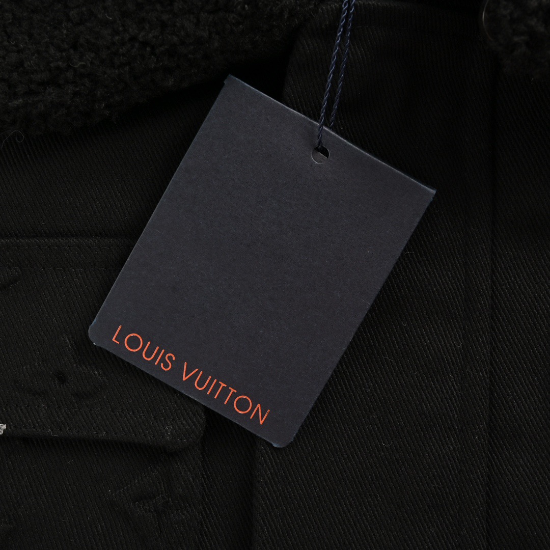 Louis Vuitton/路易威登 压花浮雕毛领牛仔外套-莆田鞋,莆田鞋货源,高仿鞋,高仿鞋货源,安福档口,莆田高仿鞋,莆田鞋批发,高仿鞋批发,莆田高仿运动鞋,高仿运动鞋,莆田运动鞋 Louis Vuitton/路易威登 压花浮雕毛领牛仔外套