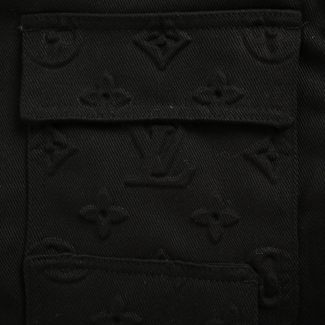 Louis Vuitton/路易威登 压花浮雕毛领牛仔外套-莆田鞋,莆田鞋货源,高仿鞋,高仿鞋货源,安福档口,莆田高仿鞋,莆田鞋批发,高仿鞋批发,莆田高仿运动鞋,高仿运动鞋,莆田运动鞋 Louis Vuitton/路易威登 压花浮雕毛领牛仔外套