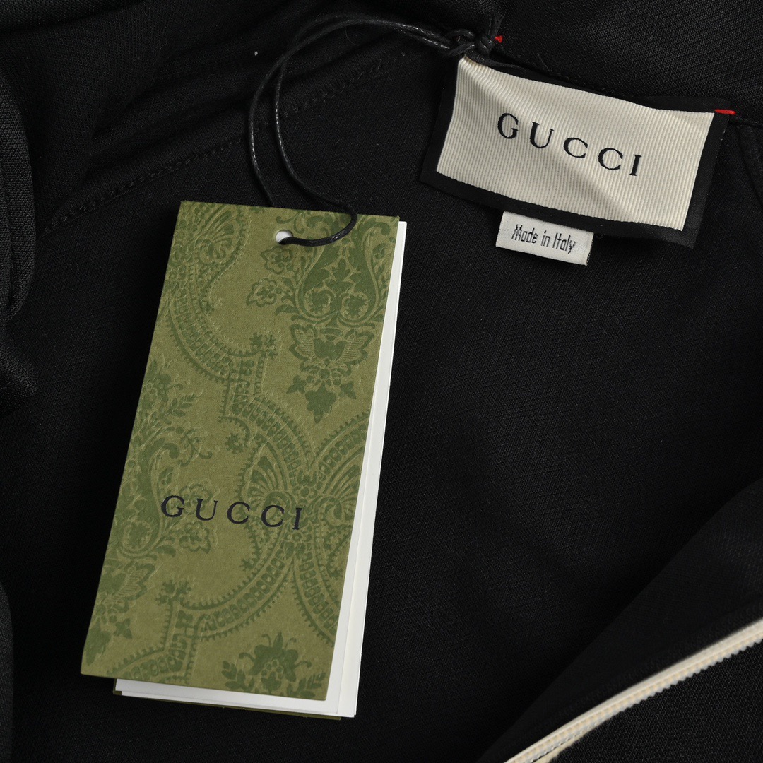 Gucci/古驰 经典侧边双G反光织带套装外套-莆田鞋,莆田鞋货源,高仿鞋,高仿鞋货源,安福档口,莆田高仿鞋,莆田鞋批发,高仿鞋批发,莆田高仿运动鞋,高仿运动鞋,莆田运动鞋 Gucci/古驰 经典侧边双G反光织带套装外套