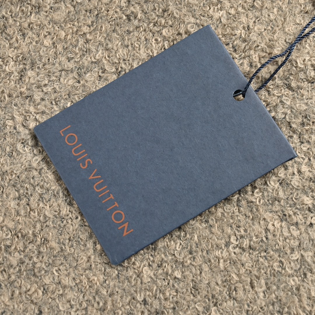 Louis Vuitton/路易威登 22Fw 前后提花大logo圆领毛衣-莆田鞋,莆田鞋货源,高仿鞋,高仿鞋货源,安福档口,莆田高仿鞋,莆田鞋批发,高仿鞋批发,莆田高仿运动鞋,高仿运动鞋,莆田运动鞋 Louis Vuitton/路易威登 22Fw 前后提花大logo圆领毛衣