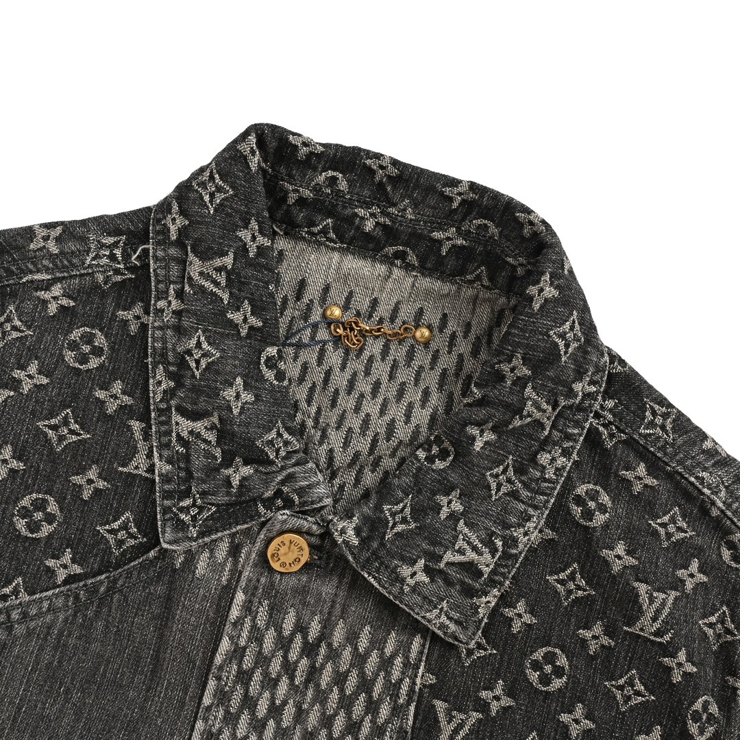Louis Vuitton/路易威登 经典棋盘格水洗牛仔夹克外套-莆田鞋,莆田鞋货源,高仿鞋,高仿鞋货源,安福档口,莆田高仿鞋,莆田鞋批发,高仿鞋批发,莆田高仿运动鞋,高仿运动鞋,莆田运动鞋 Louis Vuitton/路易威登 经典棋盘格水洗牛仔夹克外套