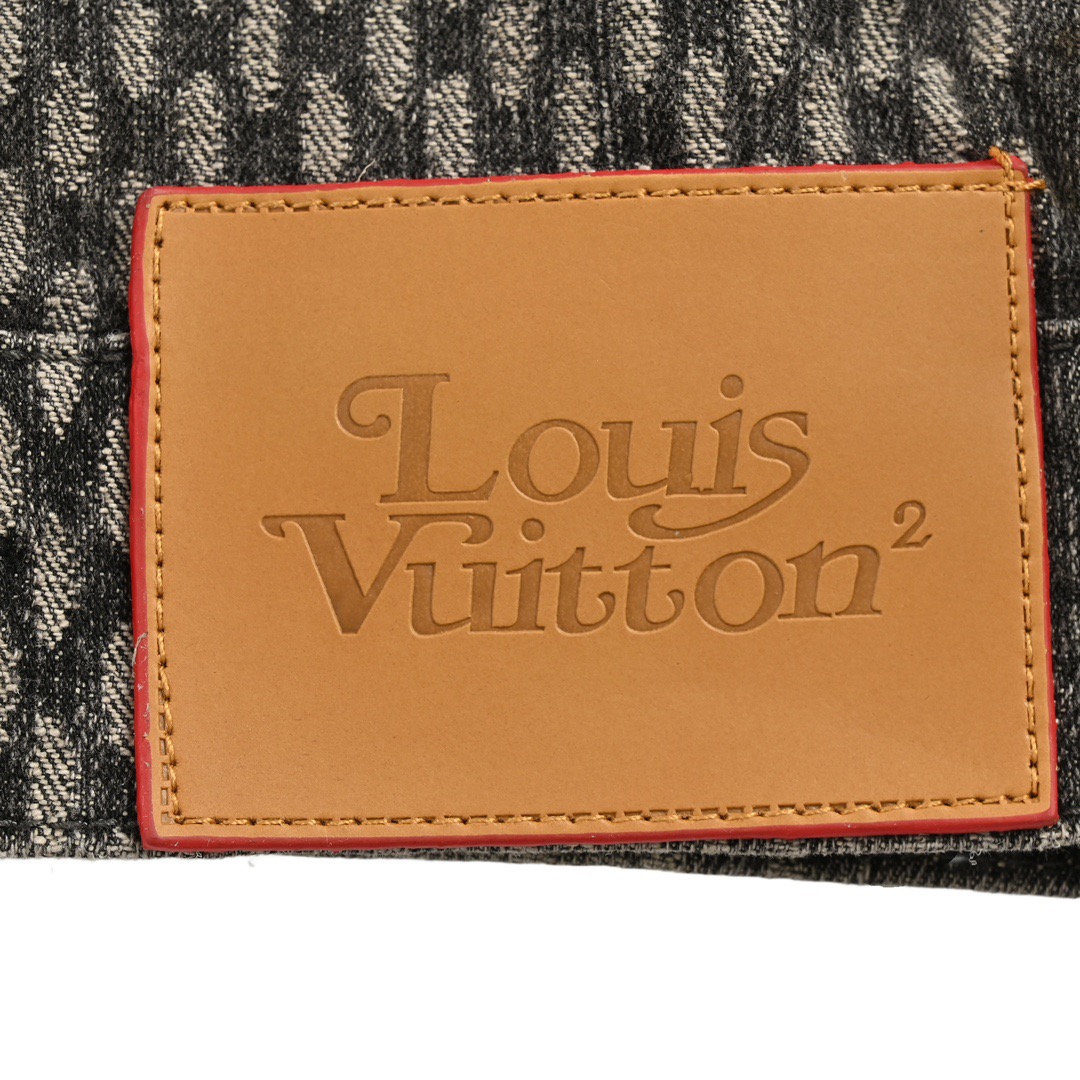 Louis Vuitton/路易威登 经典棋盘格水洗牛仔夹克外套-莆田鞋,莆田鞋货源,高仿鞋,高仿鞋货源,安福档口,莆田高仿鞋,莆田鞋批发,高仿鞋批发,莆田高仿运动鞋,高仿运动鞋,莆田运动鞋 Louis Vuitton/路易威登 经典棋盘格水洗牛仔夹克外套