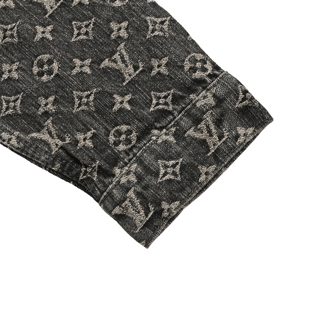 Louis Vuitton/路易威登 经典棋盘格水洗牛仔夹克外套-莆田鞋,莆田鞋货源,高仿鞋,高仿鞋货源,安福档口,莆田高仿鞋,莆田鞋批发,高仿鞋批发,莆田高仿运动鞋,高仿运动鞋,莆田运动鞋 Louis Vuitton/路易威登 经典棋盘格水洗牛仔夹克外套