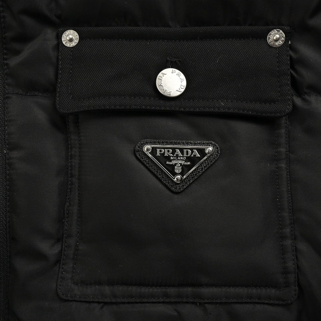 Prada/普拉达 尼龙徽标翻盖口袋立领羽绒服
