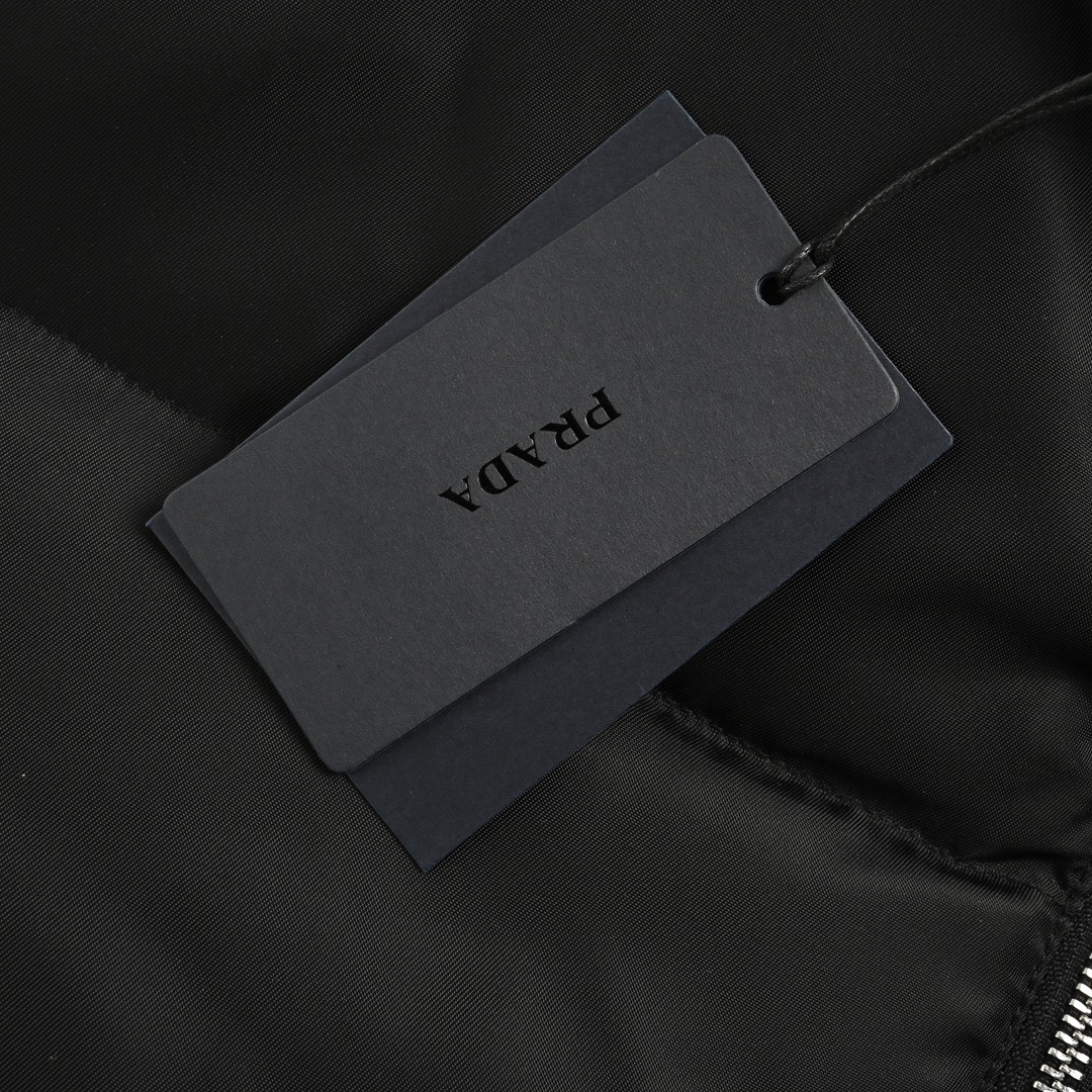 Prada/普拉达 尼龙徽标翻盖口袋立领羽绒服