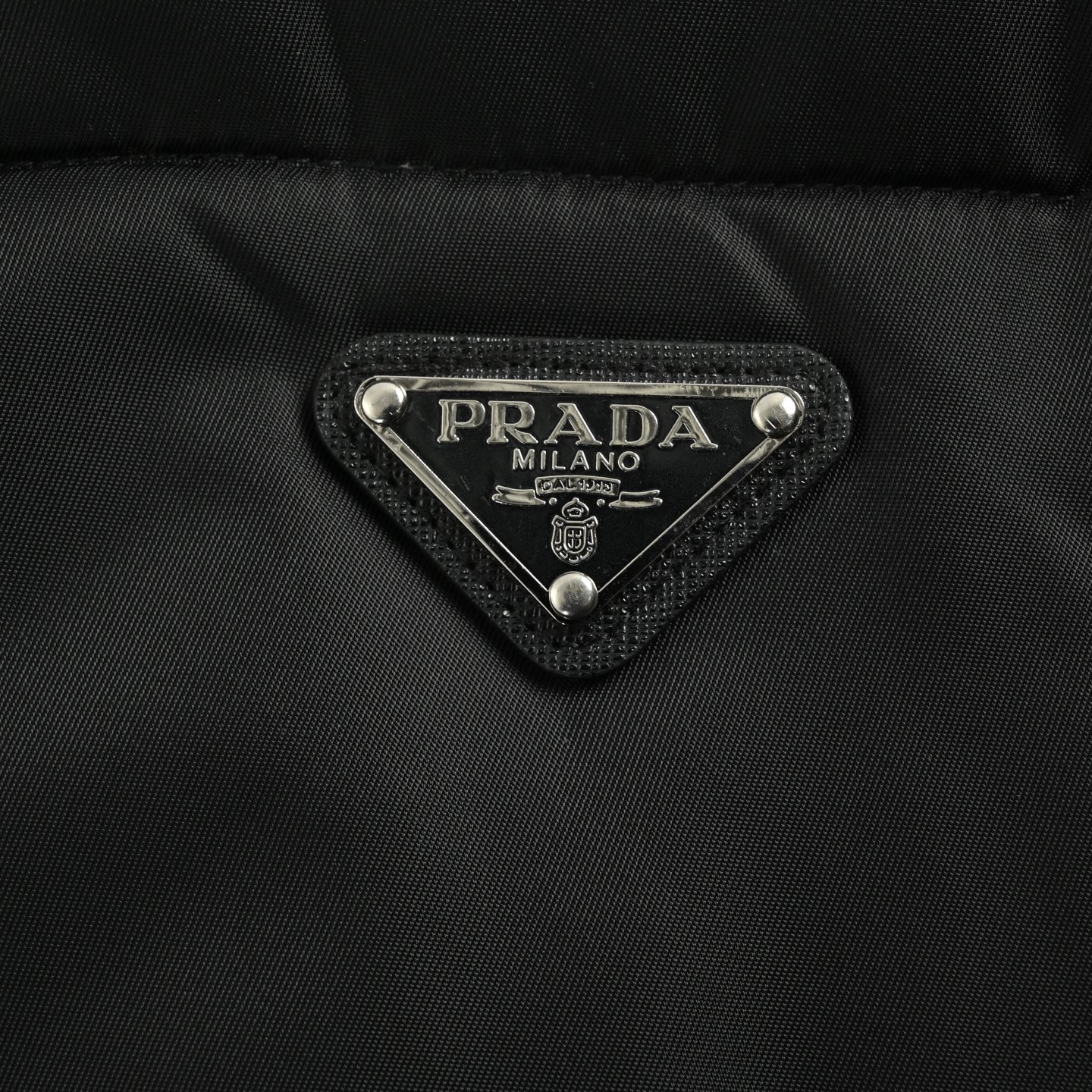 Prada/普拉达 女士三角标收腰中长款羽绒服