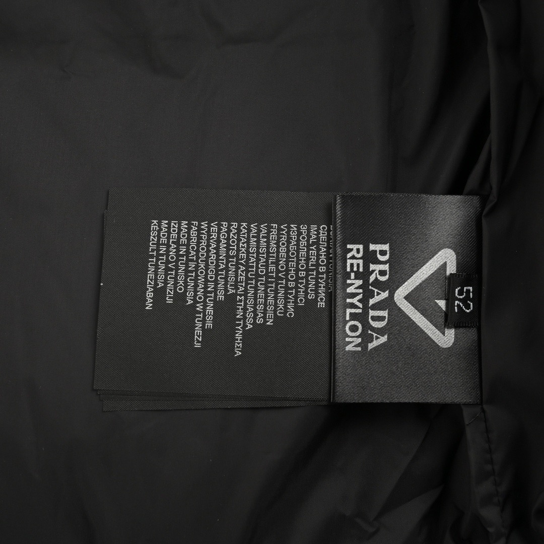 Prada/普拉达 21Fw 经典三角标帽子可拆卸羽绒服