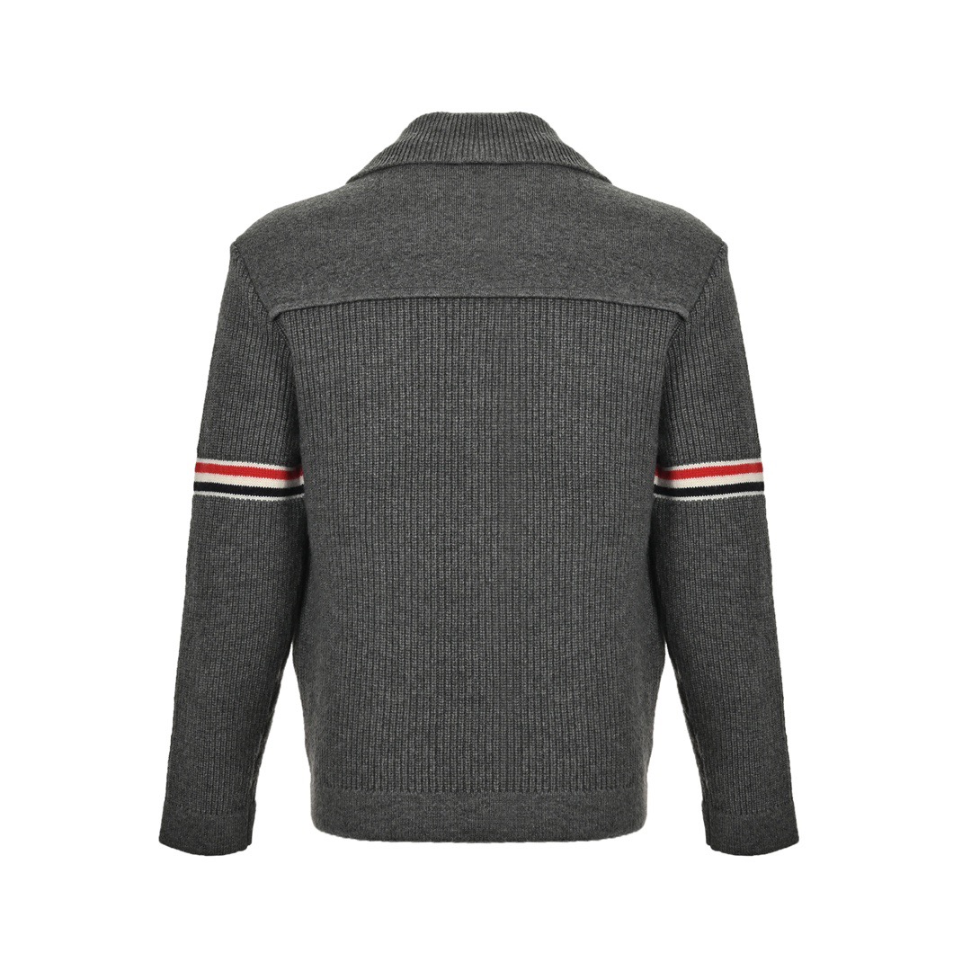 Thom Browne/汤姆布朗 22Fw 重工羊毛夹克-莆田鞋,莆田鞋货源,高仿鞋,高仿鞋货源,安福档口,莆田高仿鞋,莆田鞋批发,高仿鞋批发,莆田高仿运动鞋,高仿运动鞋,莆田运动鞋 Thom Browne/汤姆布朗 22Fw 重工羊毛夹克