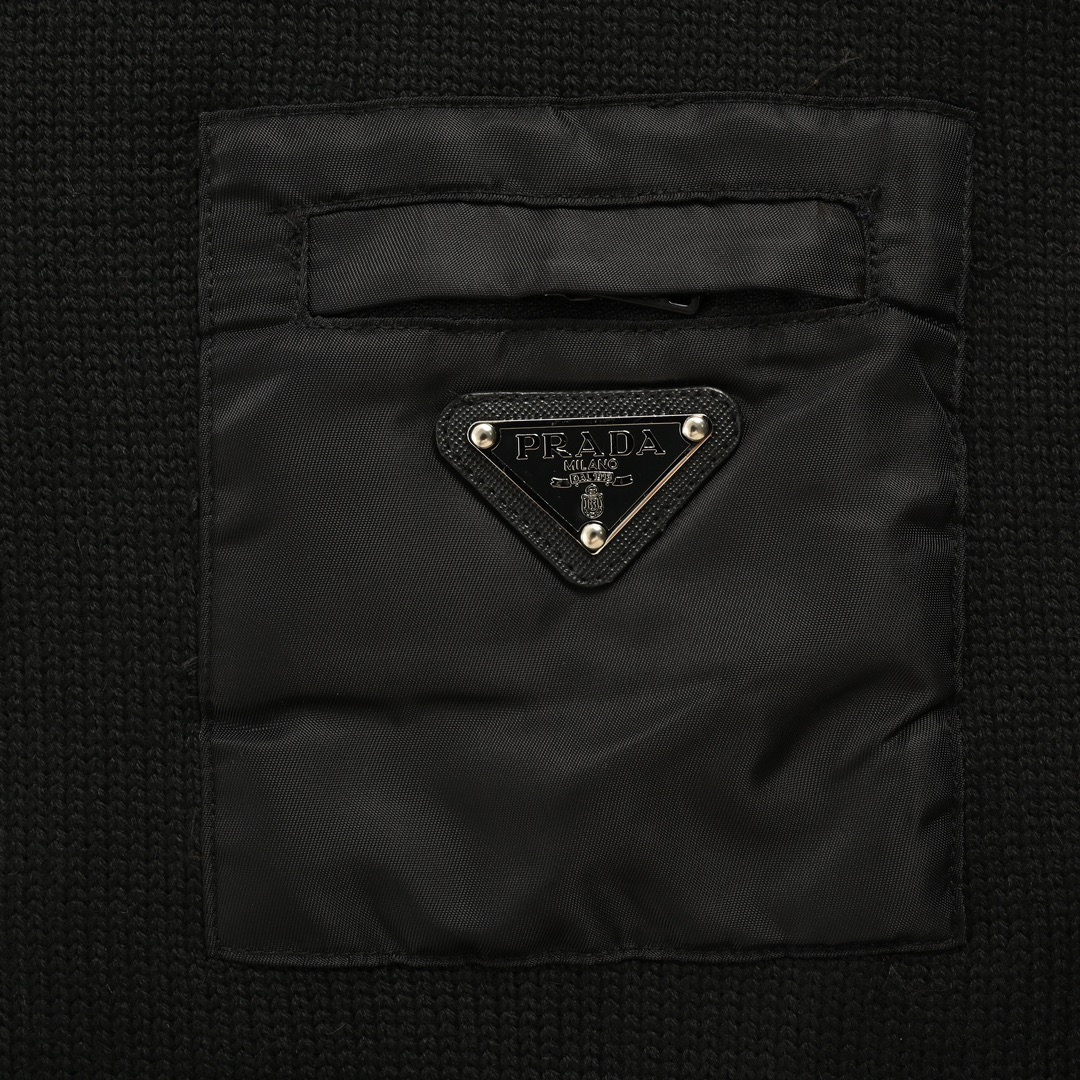 Prada/普拉达 24Fw 尼龙口袋三角标圆领毛衣