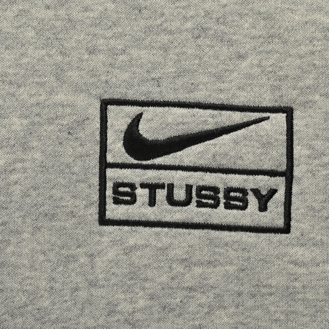 Stussy & Nike 联名款刺绣logo纯色连帽卫衣