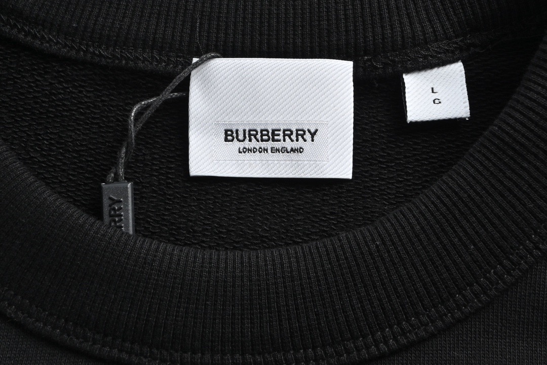 Burberry/巴宝莉 23Fw 坐标字母印花圆领卫衣