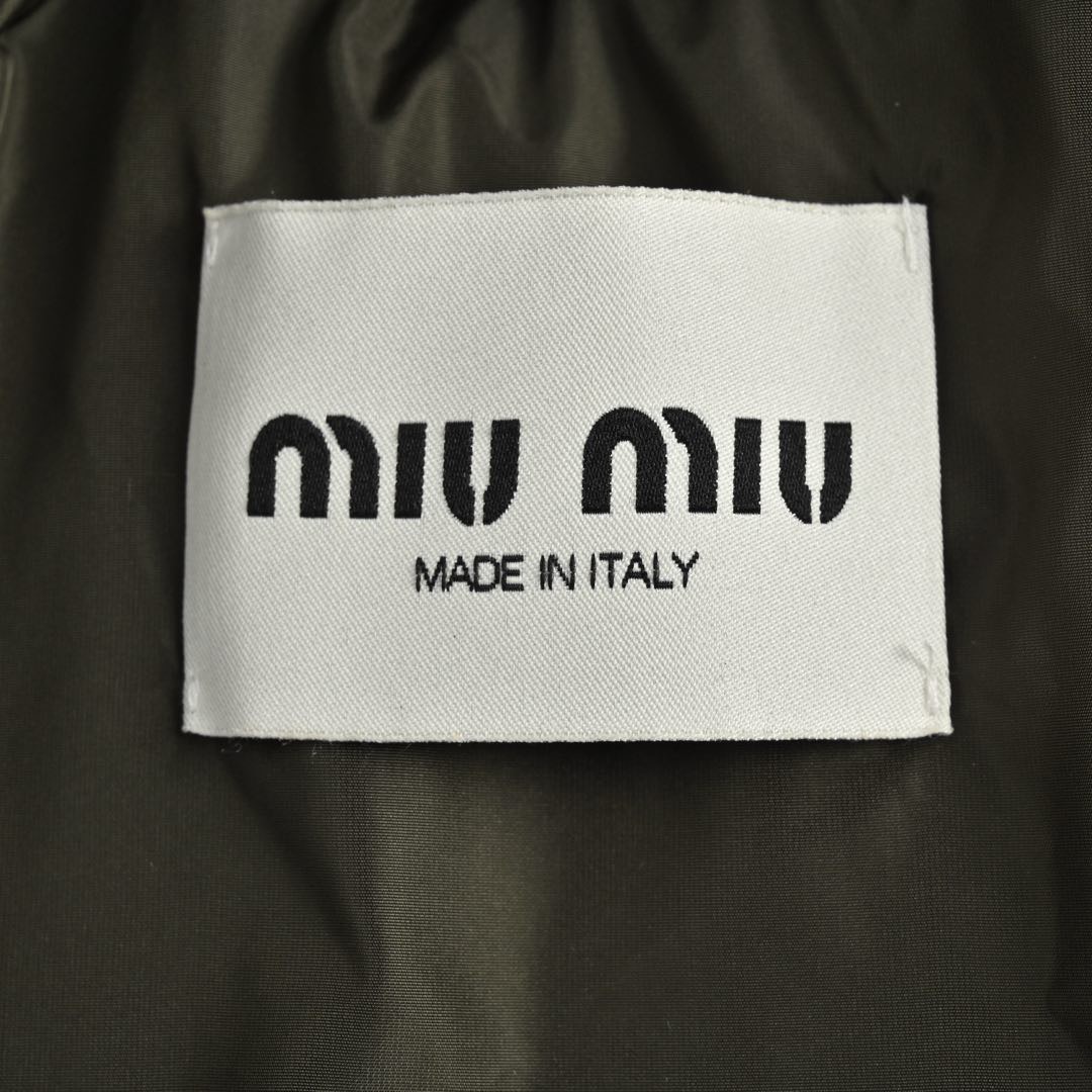 Miu Miu/缪缪 24Fw 贴布小标毛领羽绒服