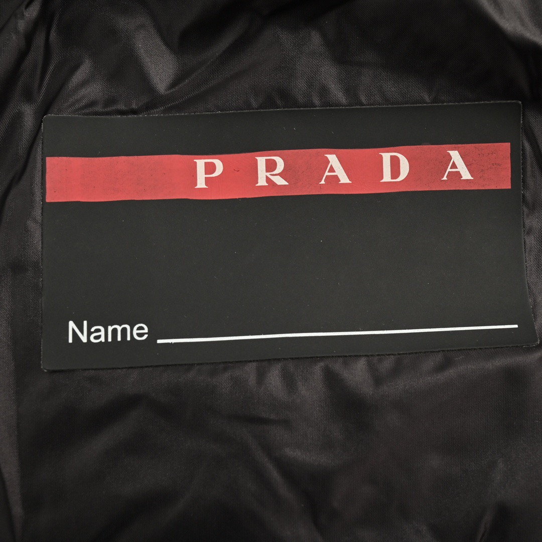 Prada/普拉达 经典红色硅胶饰条羽绒马甲
