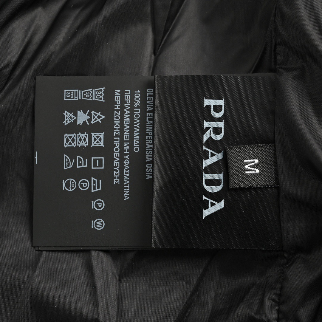 Prada/普拉达 红色饰条羽绒服