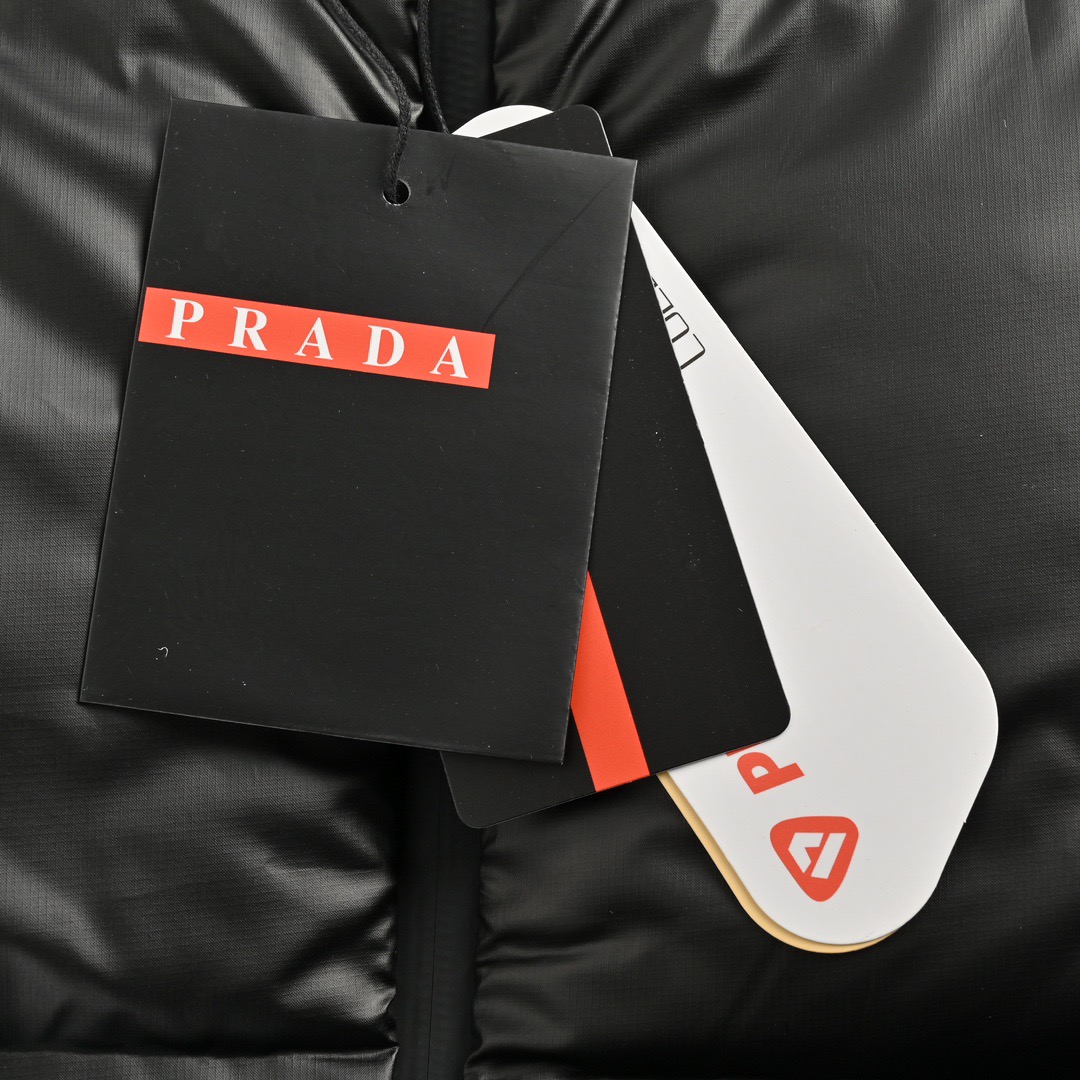 Prada/普拉达 红色饰条羽绒服