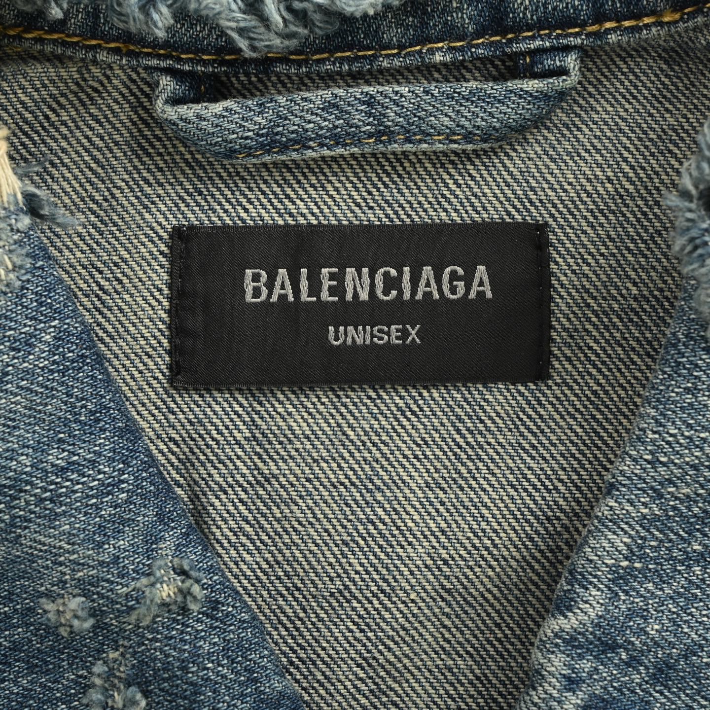 Balenciaga/巴黎世家 25Fw 圆环刺绣织带拼接破坏牛仔外套