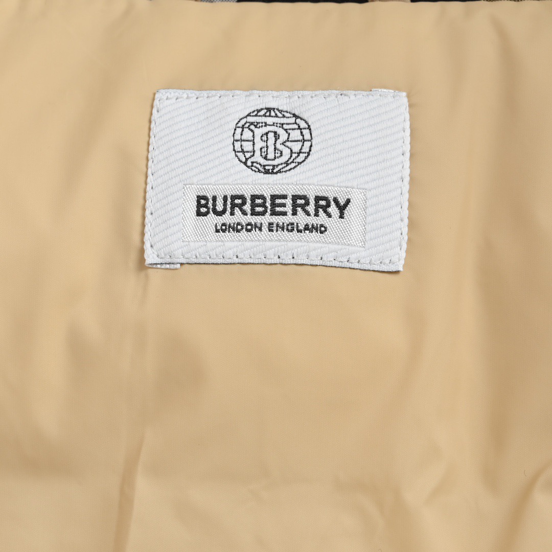 Burberry /巴宝莉 22Fw 手臂硅胶徽章羽绒服-莆田鞋,莆田鞋货源,高仿鞋,高仿鞋货源,安福档口,莆田高仿鞋,莆田鞋批发,高仿鞋批发,莆田高仿运动鞋,高仿运动鞋,莆田运动鞋 Burberry /巴宝莉 22Fw 手臂硅胶徽章羽绒服