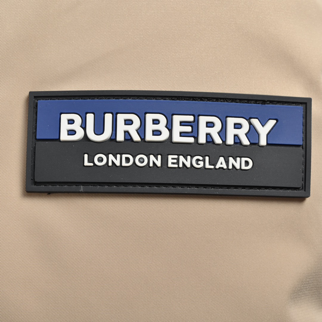 Burberry /巴宝莉 22Fw 手臂硅胶徽章羽绒服-莆田鞋,莆田鞋货源,高仿鞋,高仿鞋货源,安福档口,莆田高仿鞋,莆田鞋批发,高仿鞋批发,莆田高仿运动鞋,高仿运动鞋,莆田运动鞋 Burberry /巴宝莉 22Fw 手臂硅胶徽章羽绒服