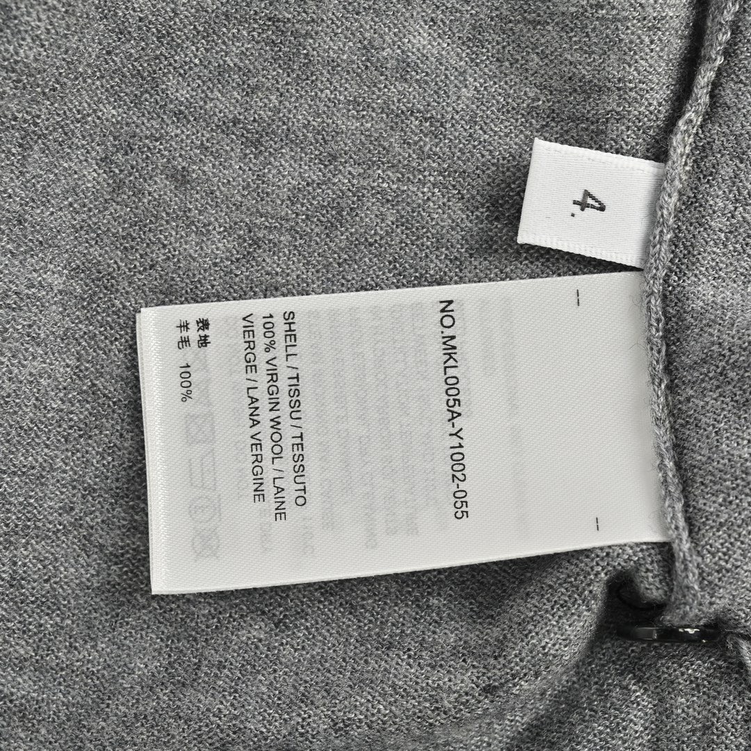 Thom Browne/汤姆布朗 24Fw袖标澳毛翻领毛衣开衫