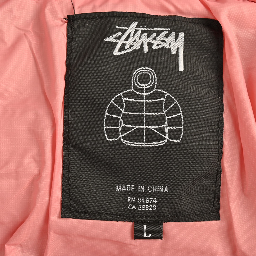 Stussy/斯图西 24Fw 胸前字母印花面包棉服外套
