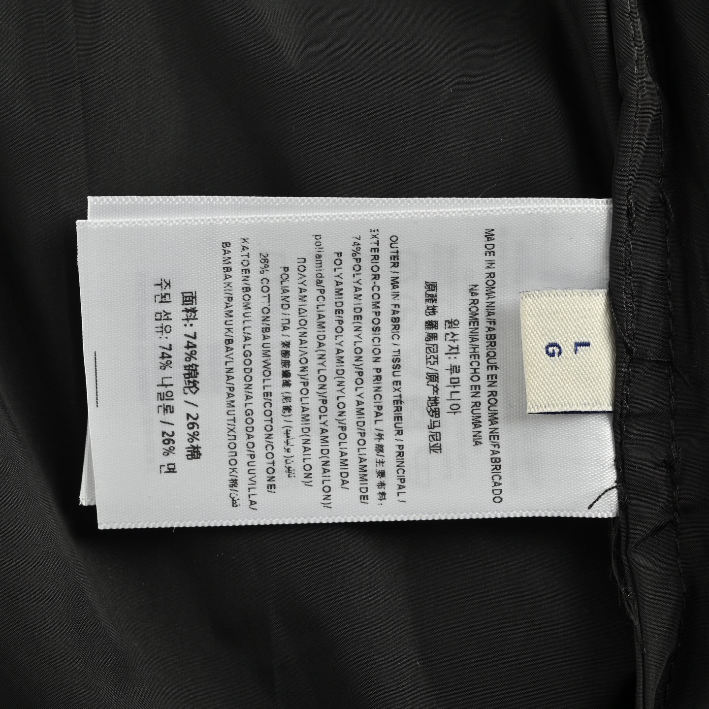 Burberry/巴宝莉 25Fw 后背战马刺绣纯色隐藏帽冲锋衣夹克外套