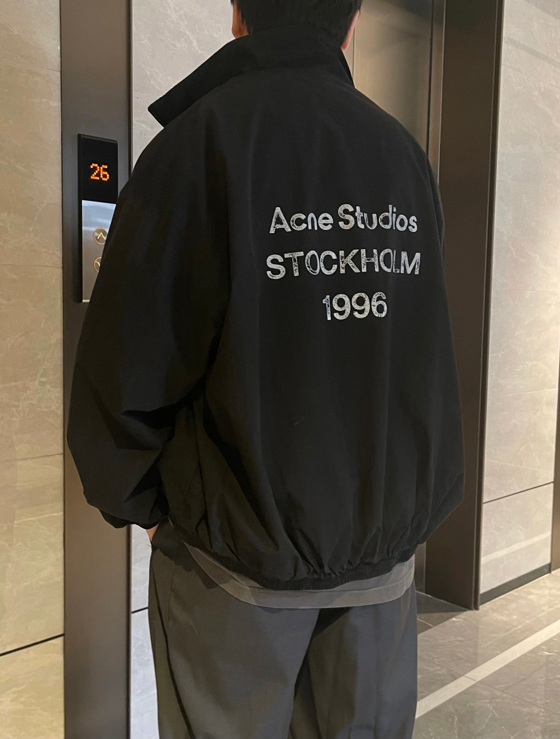 #Acne Studios 1996做旧字母印花夹克外套上身效果