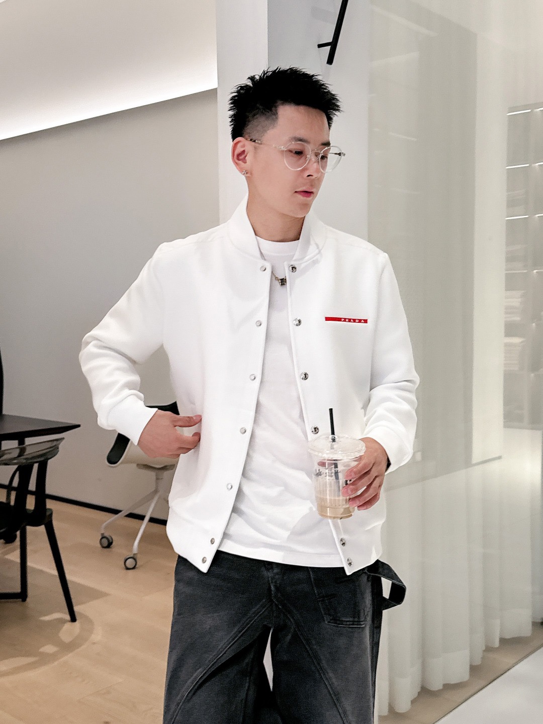 #Prada/普拉达 经典红色饰条立领外套上身效果