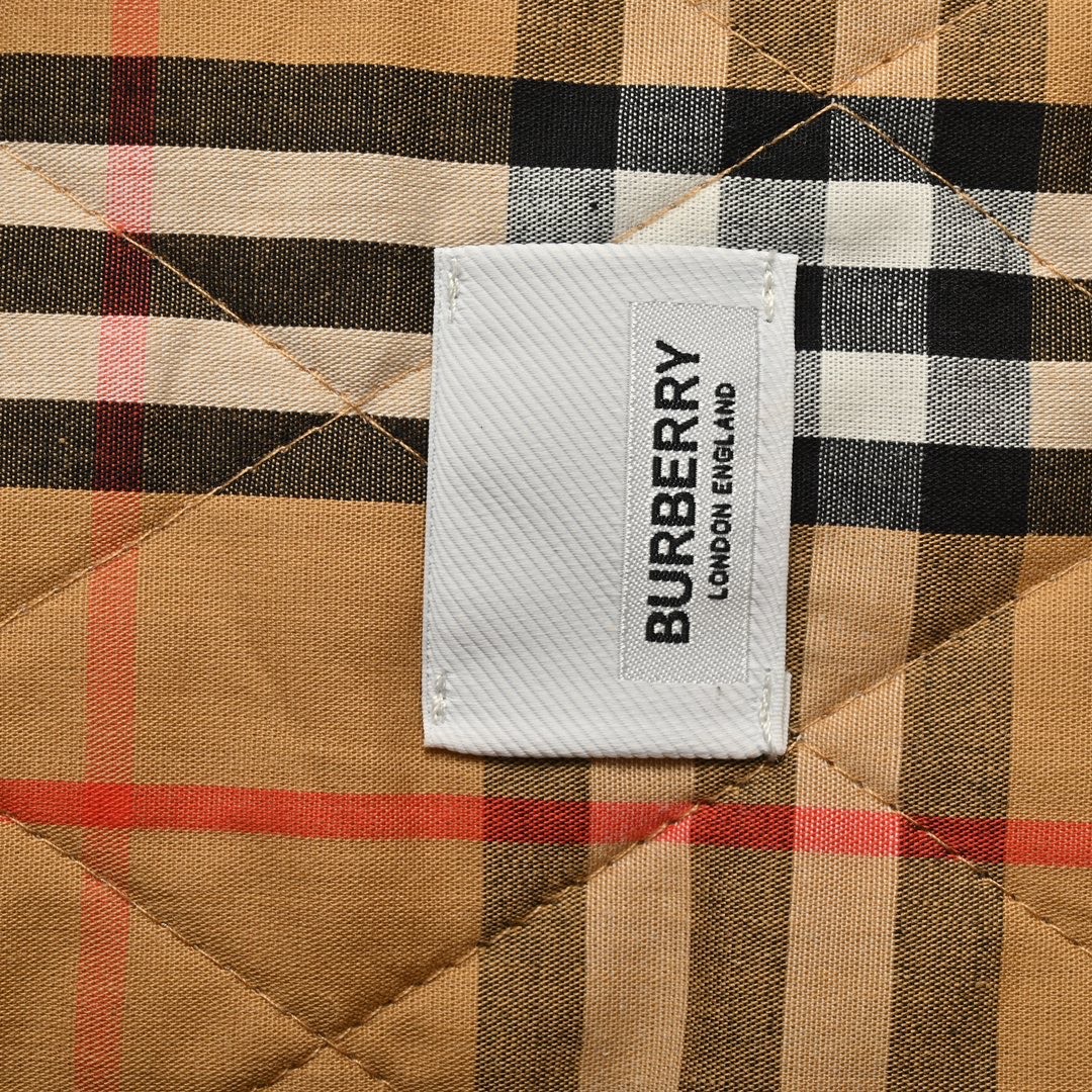 Burberry/巴宝莉 硅胶袖标复古菱格绗缝夹棉外套
