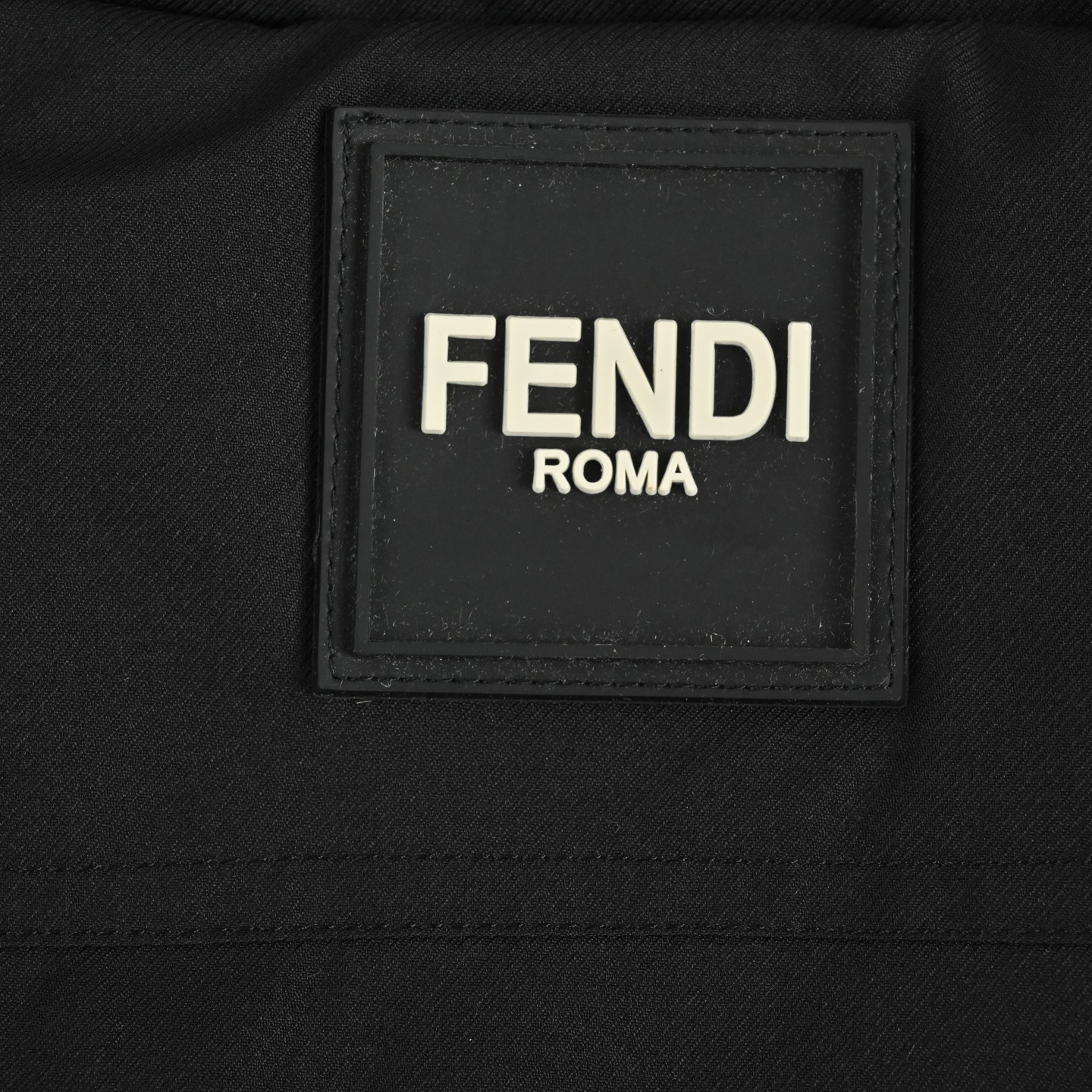 Fendi/芬迪 25Fw可拆卸立领羽绒服