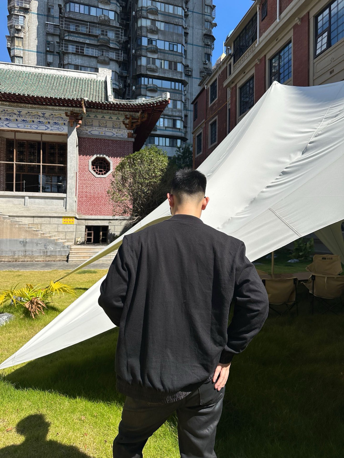 #Louis Vuitton/路易威登 25Fw 暗纹老花拼接双面毛衣夹克上身效果